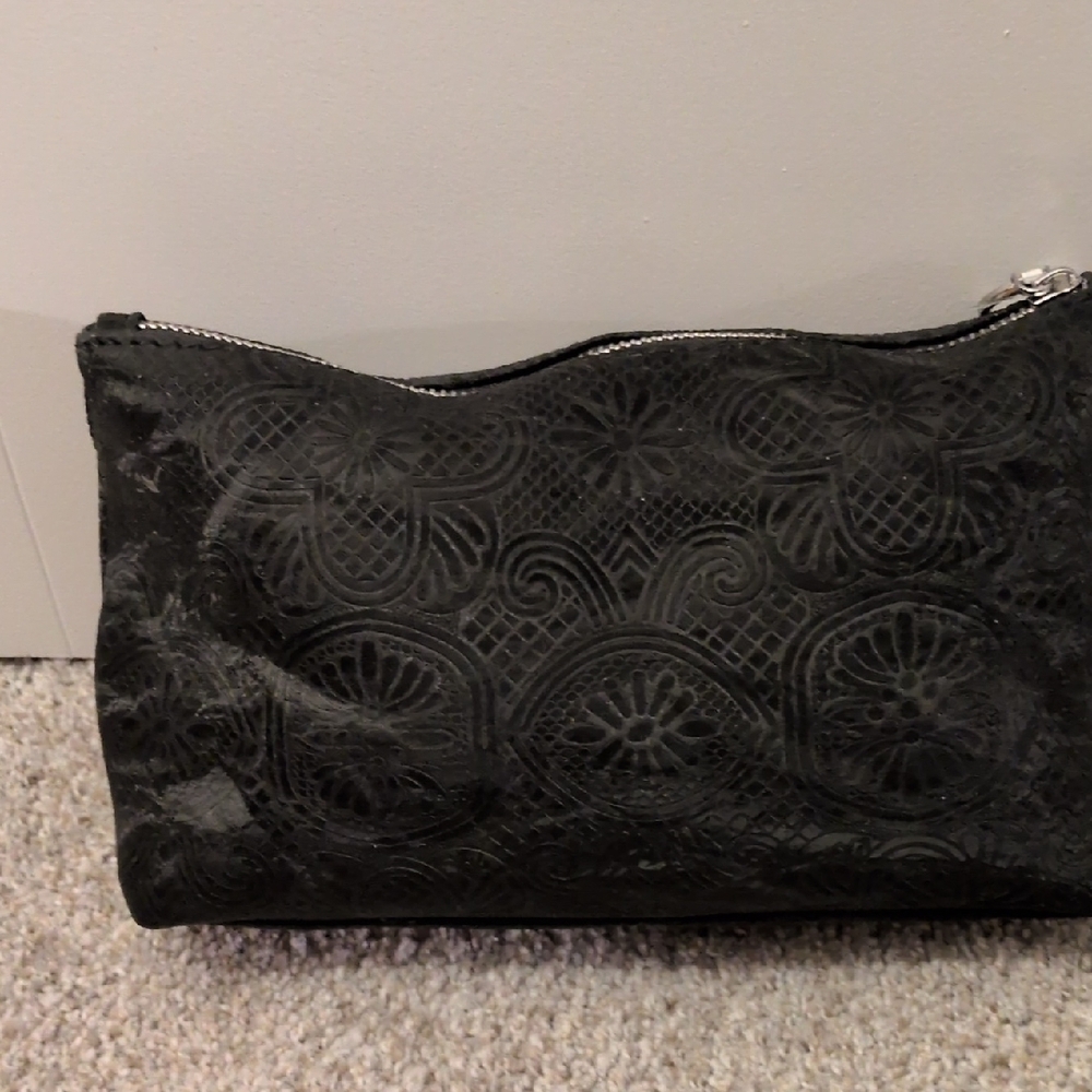 nwt  Vince Camuto Black Textured Clutch with Skull Accent - Picture 8 of 9